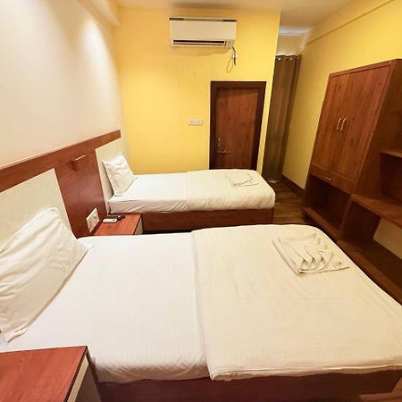 Shivam Hotel Varanasi - Near Kashi Vishwanath Temple With Parking And Lift Exterior foto