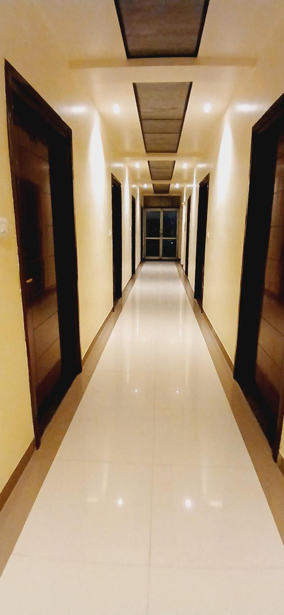 Shivam Hotel Varanasi - Near Kashi Vishwanath Temple With Parking And Lift Exterior foto